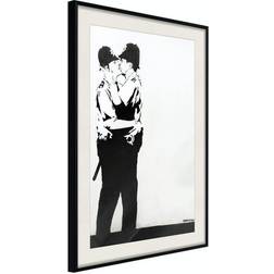 Arkiio Affisch Policemen Kissing [Poster] 30x45 Poster